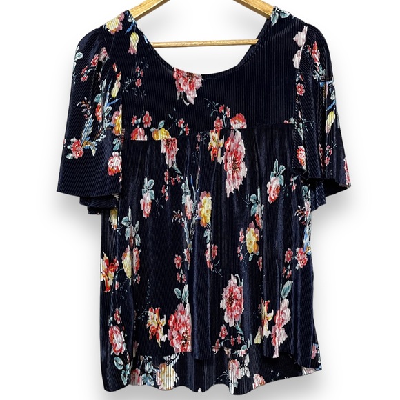 Lapis‎ floral accordion pleated flowy blouse - Picture 2 of 8